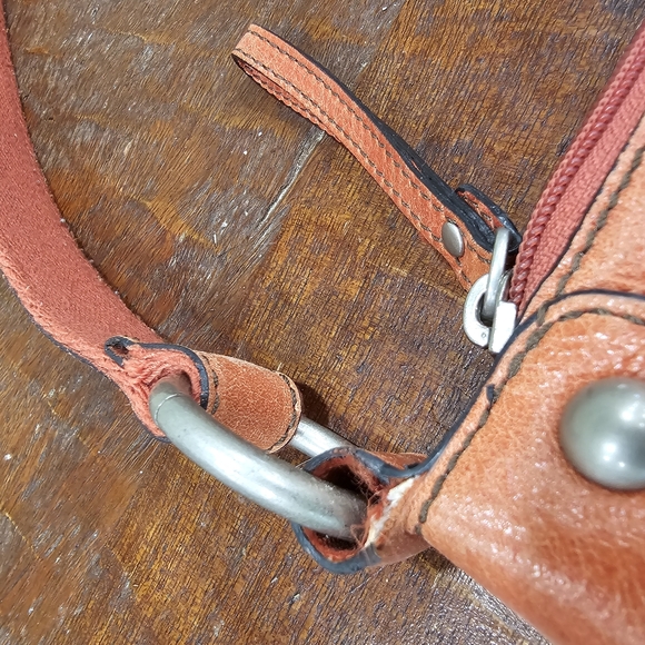 Coral Colored Soft Leather Fossil Bag With Key - Picture 6 of 16